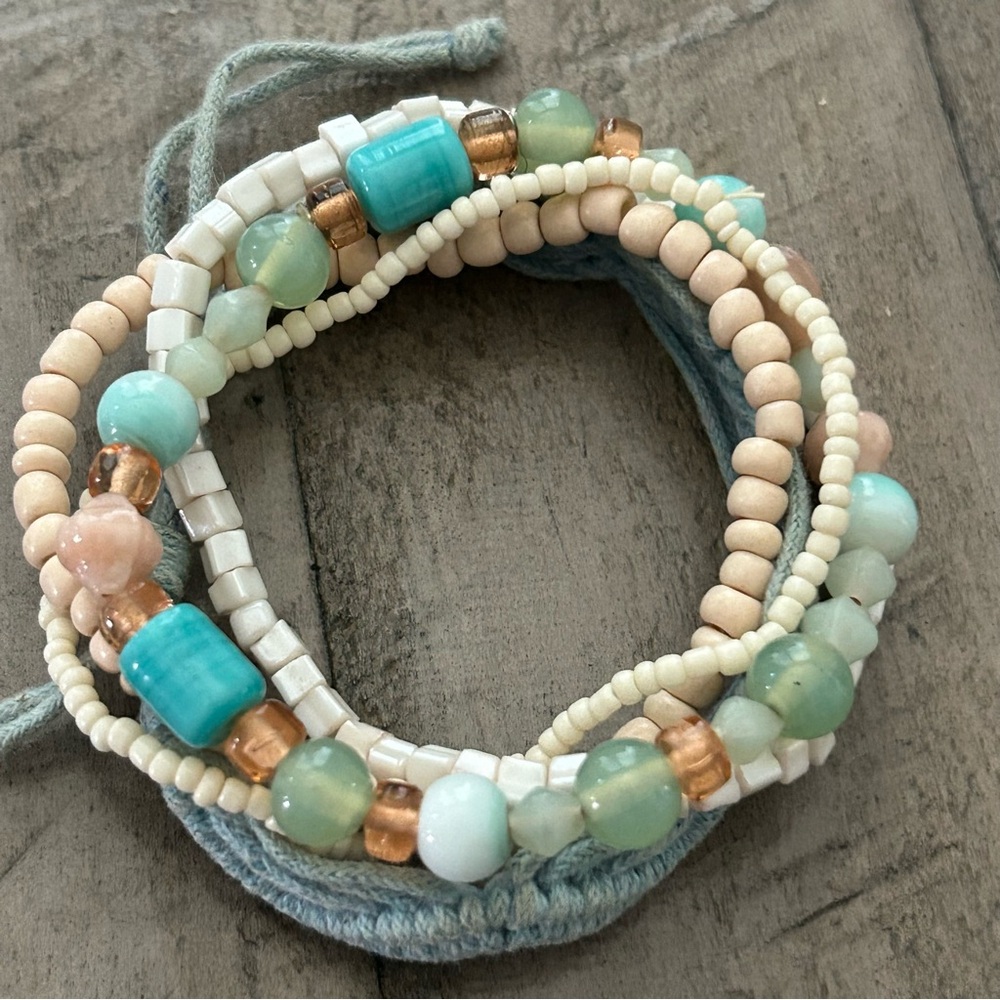 Beaded Bracelet bundle Coordinating Colors Blue Cream Tan Fun Fashion Jewelry